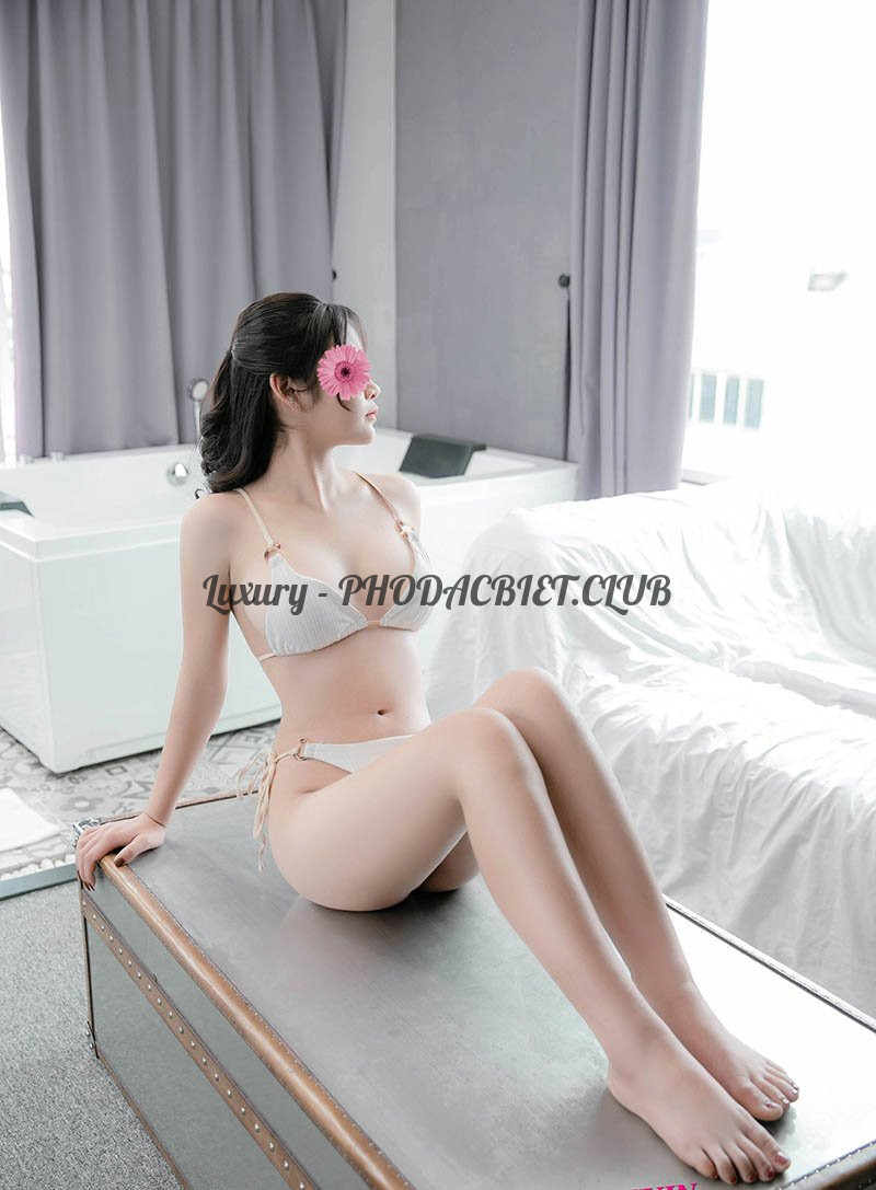 new-hot-thien-than-phuong-teen-gai-non-mon-mon-lan-dau-di-lam-2090138-original.jpg